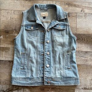 Universal Thread Light Wash Denim Vest w Collar XS